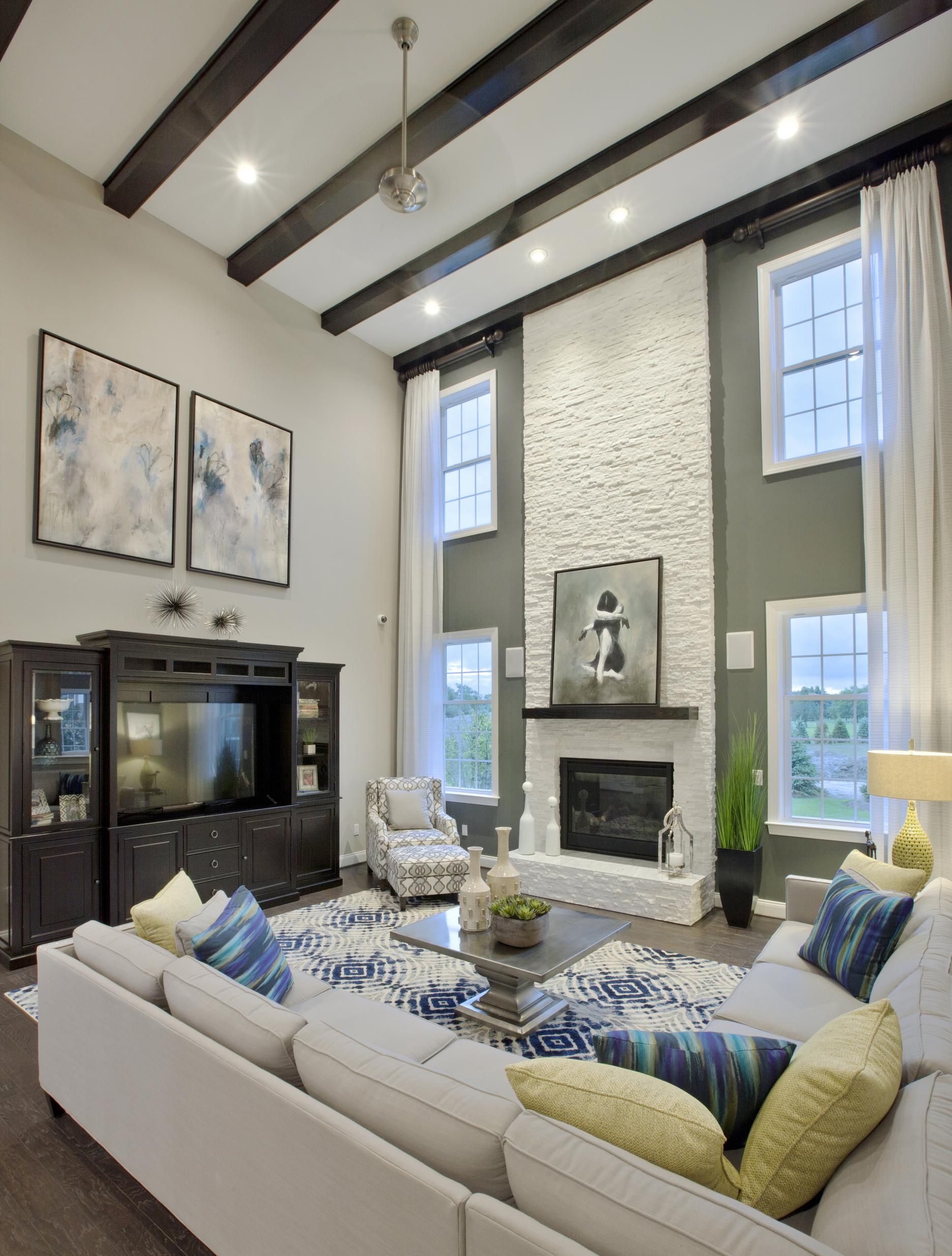 High Ceiling Charge image 0